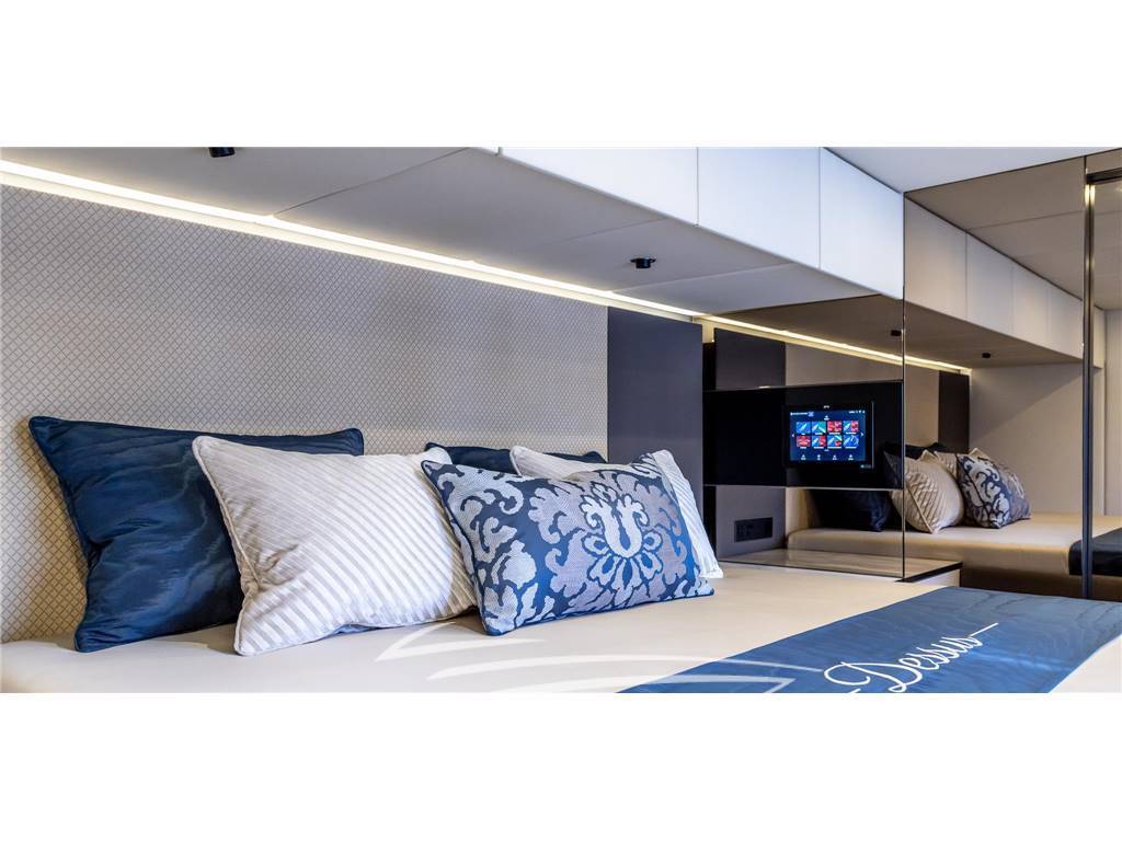 Sunreef 60 sailing