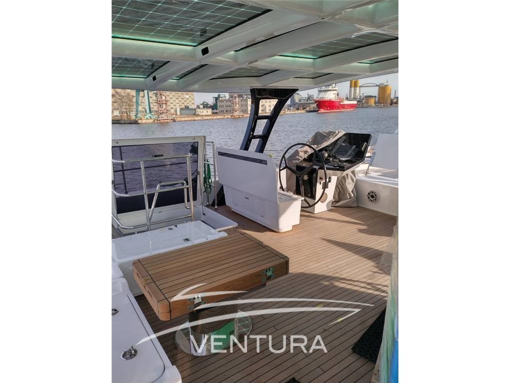 Sunreef 60 sailing