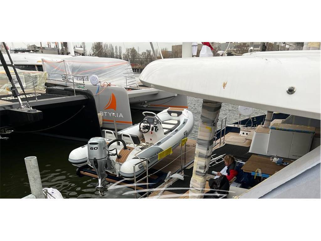 Sunreef 60 sailing