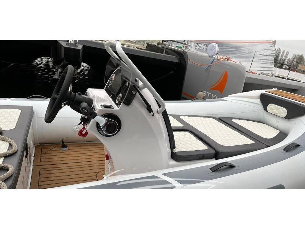 Sunreef 60 sailing