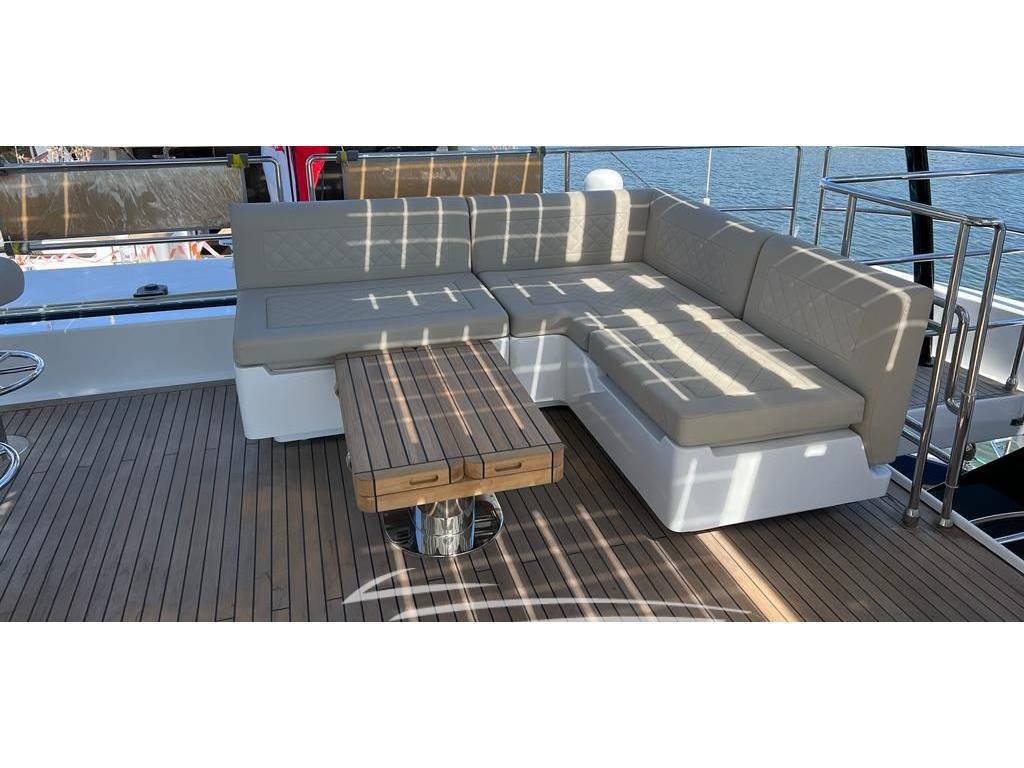 Sunreef 60 sailing