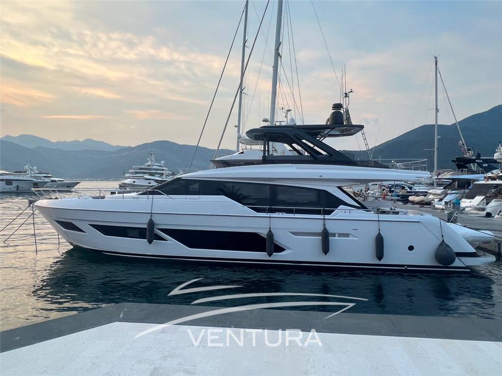 Ferretti yachts 720