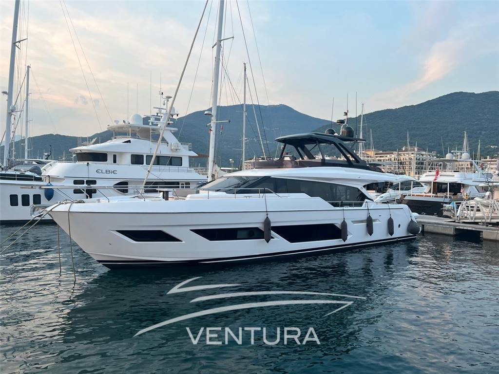 Ferretti yachts 720