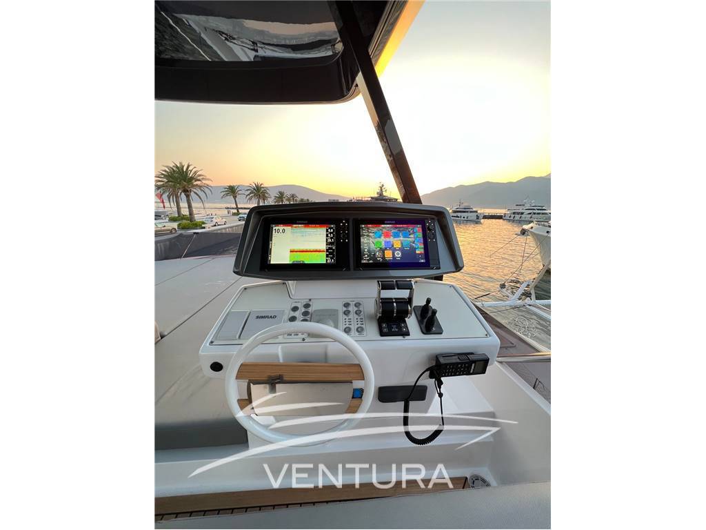 Ferretti yachts 720
