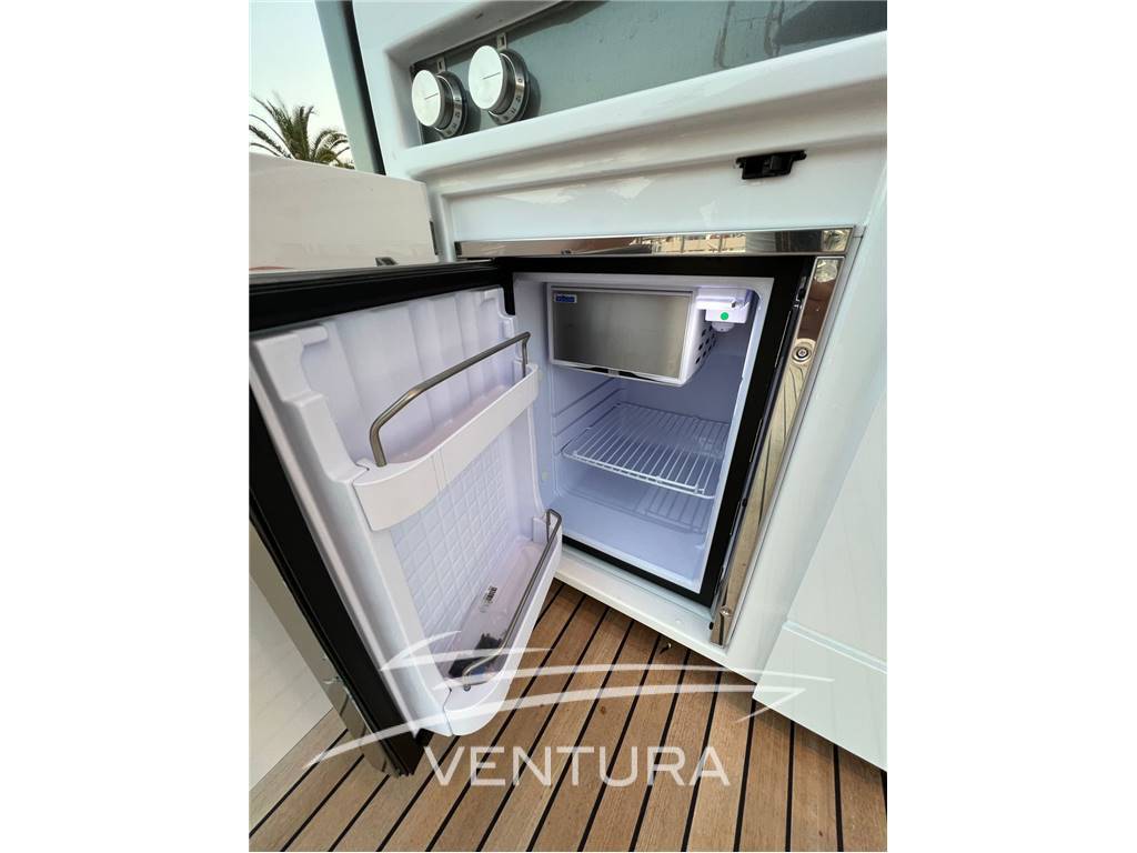 Ferretti yachts 720