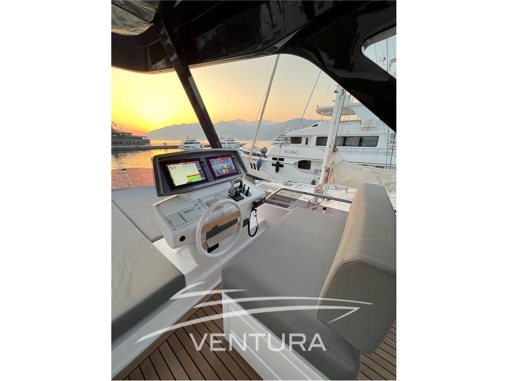 Ferretti yachts 720