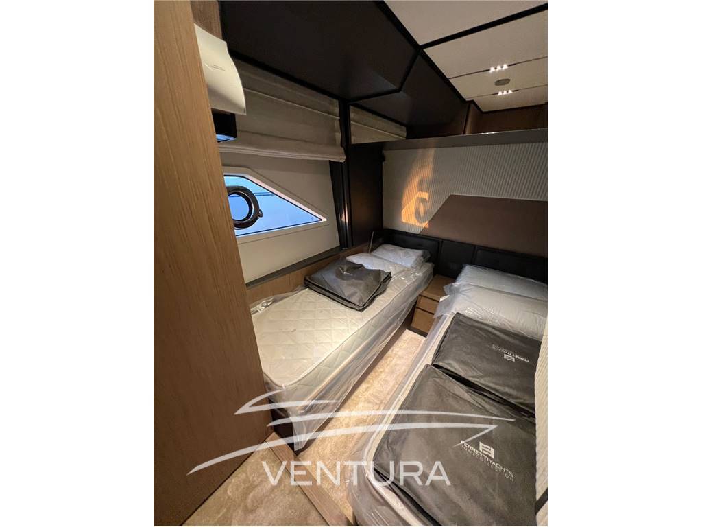 Ferretti yachts 720