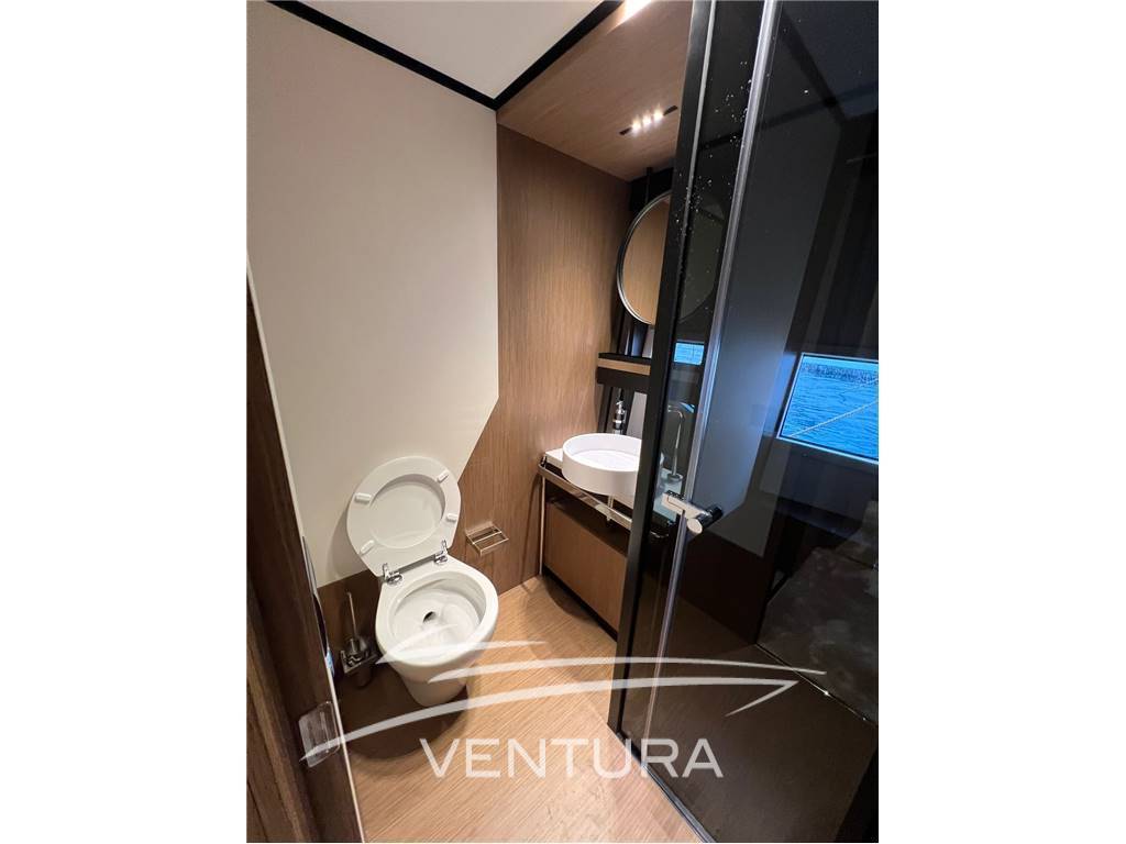 Ferretti yachts 720