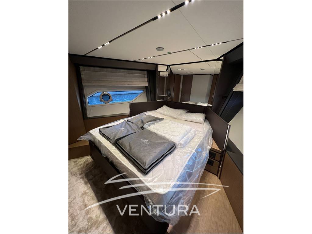 Ferretti yachts 720
