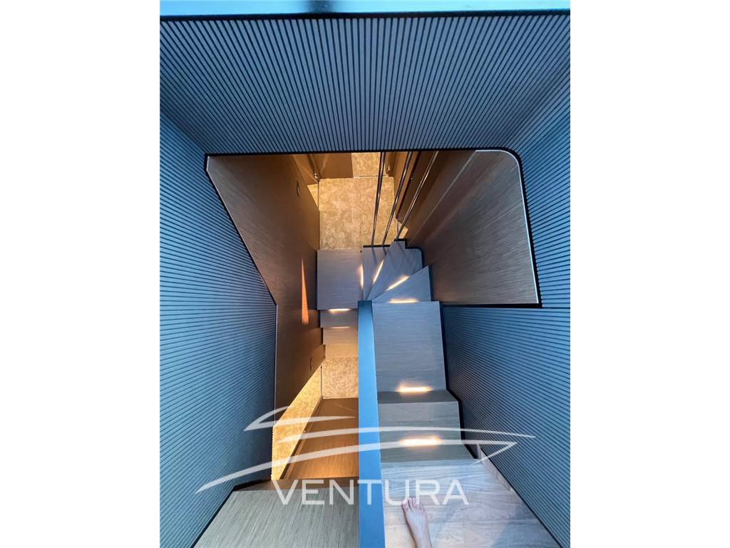 Ferretti yachts 720