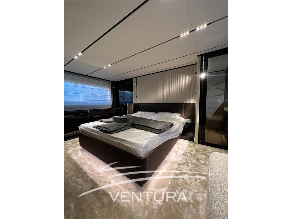 Ferretti yachts 720