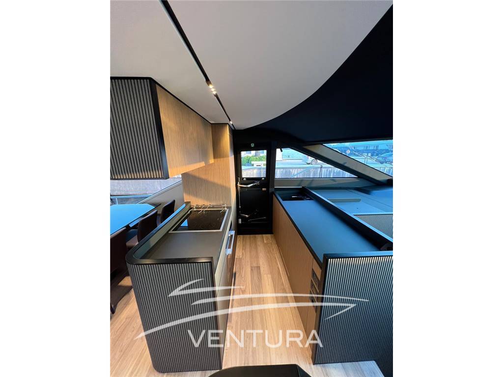 Ferretti yachts 720