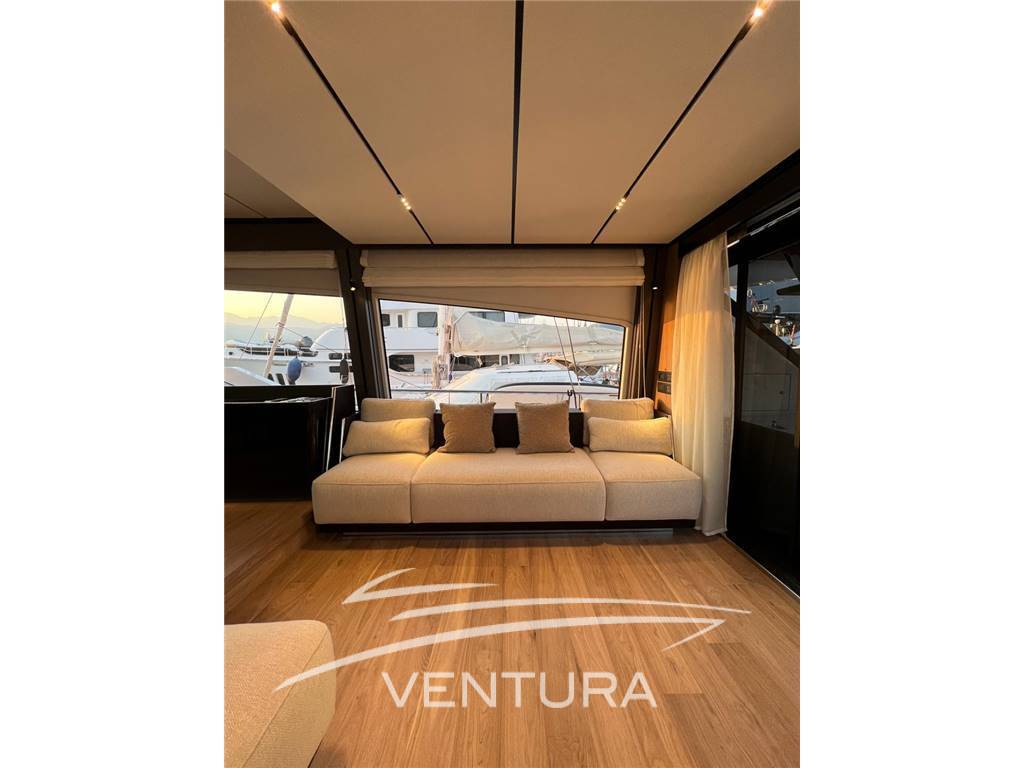 Ferretti yachts 720