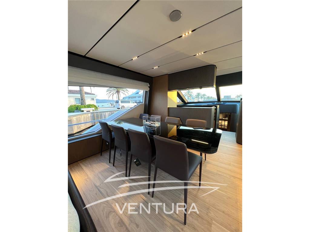 Ferretti yachts 720