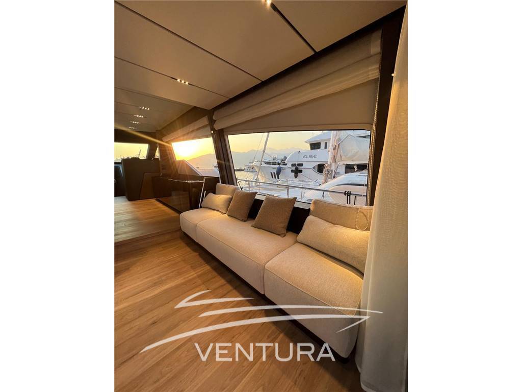 Ferretti yachts 720