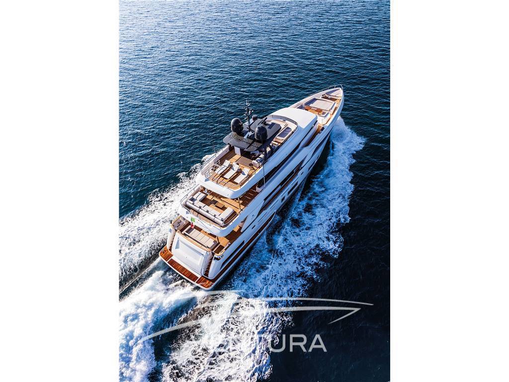 Custom line Navetta 37m