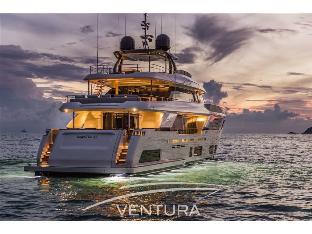Custom line Navetta 37m