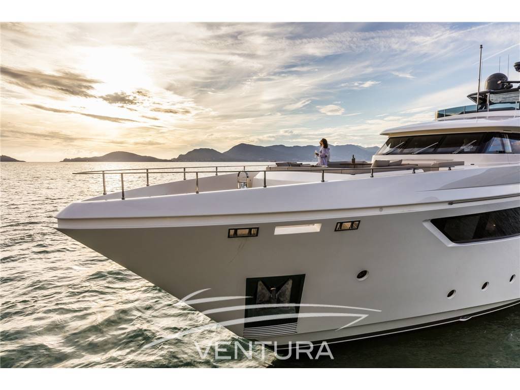 Custom line Navetta 37m