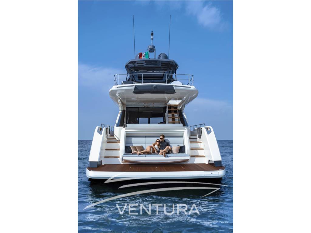 Ferretti yachts 720