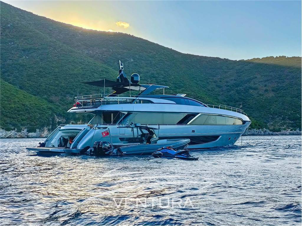 Riva Corsaro 100