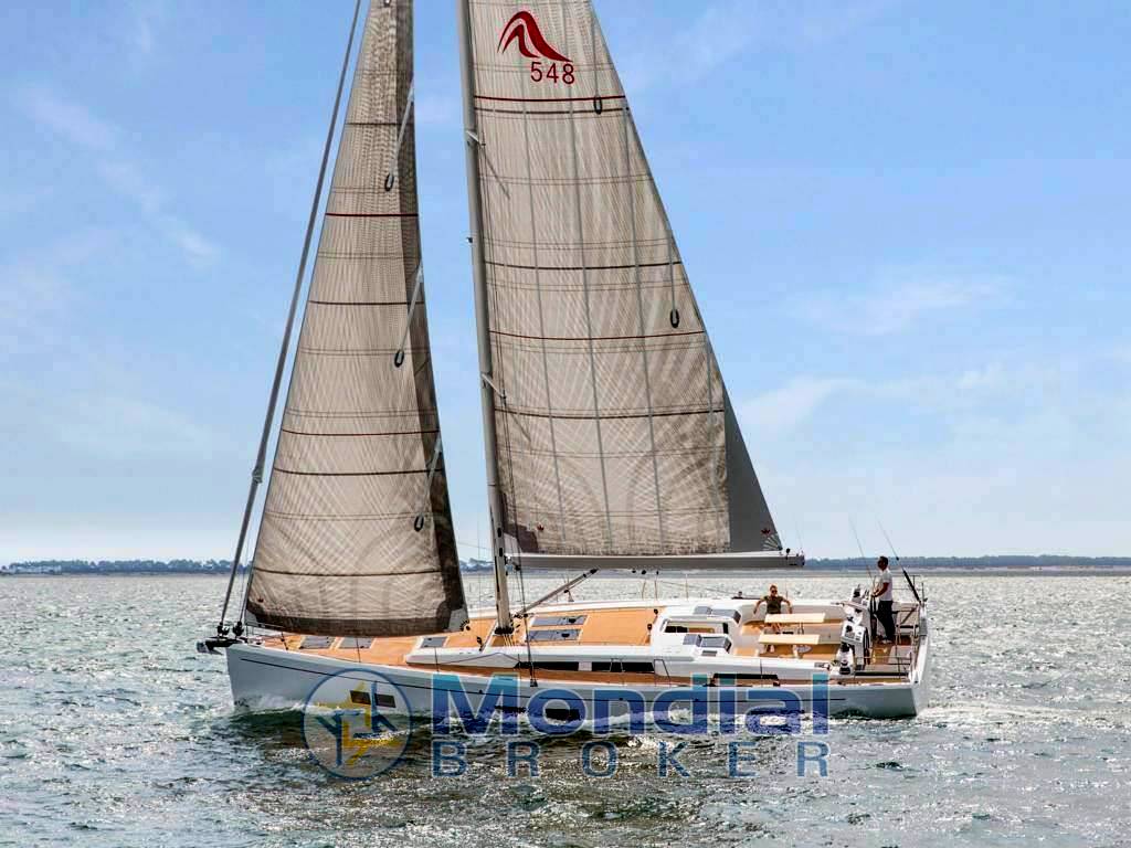 Hanse 548