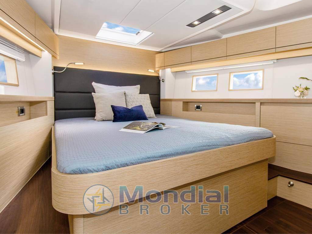 Hanse 548