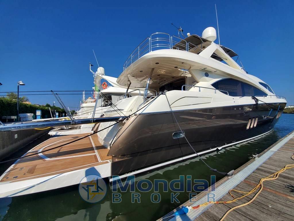 Sunseeker 86 yacht