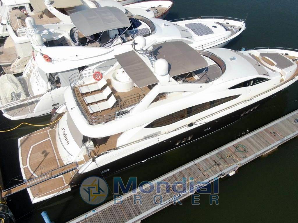 Sunseeker 86 yacht