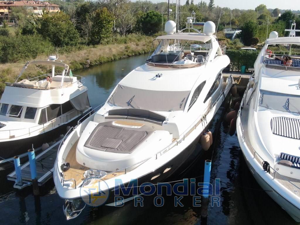 Sunseeker 86 yacht