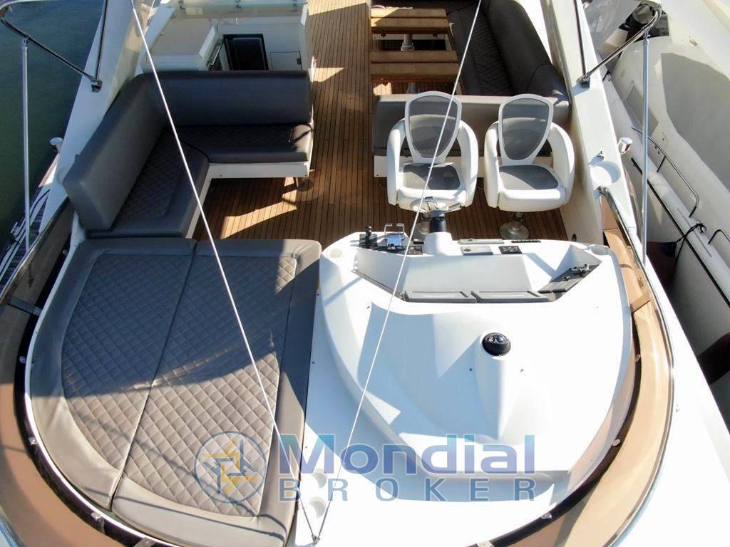 Sunseeker 86 yacht