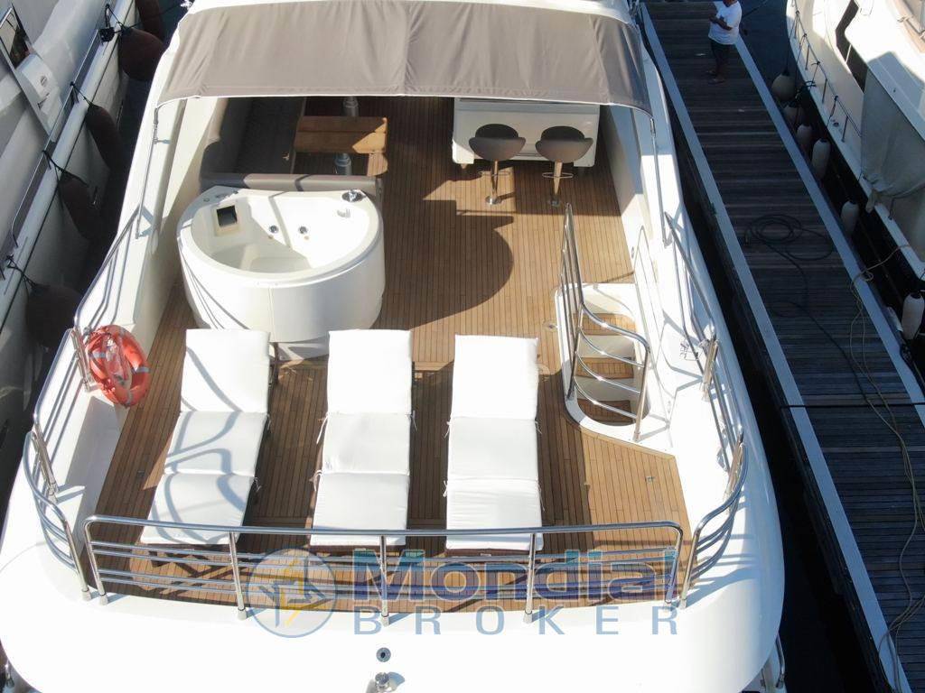 Sunseeker 86 yacht