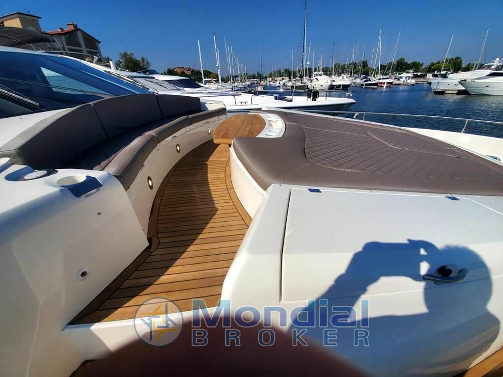 Sunseeker 86 yacht