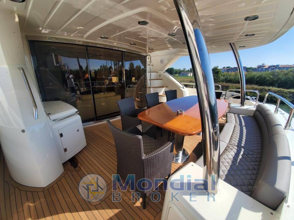 Sunseeker 86 yacht