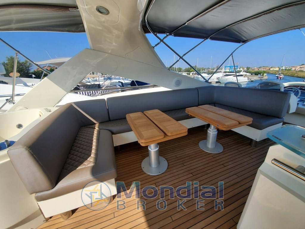 Sunseeker 86 yacht