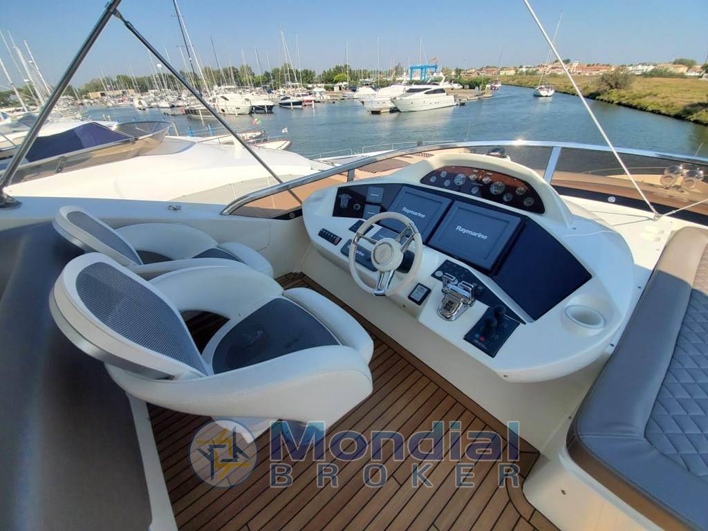 Sunseeker 86 yacht