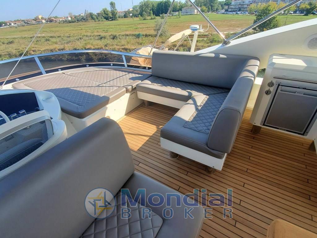 Sunseeker 86 yacht