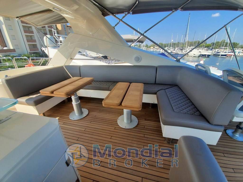 Sunseeker 86 yacht