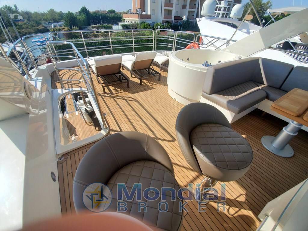 Sunseeker 86 yacht