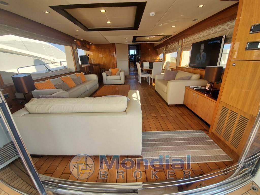 Sunseeker 86 yacht