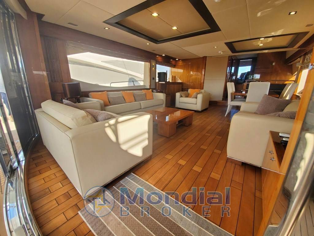 Sunseeker 86 yacht