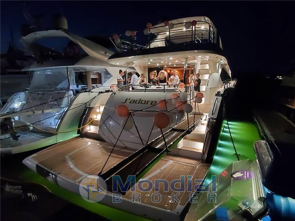 Sunseeker 86 yacht