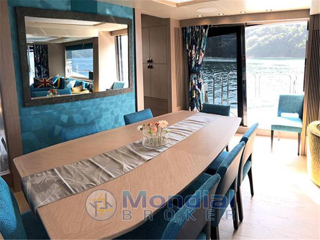 Sunseeker 86 yacht