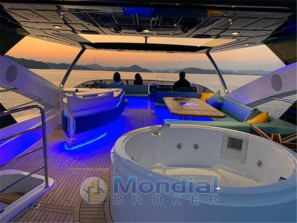 Sunseeker 86 yacht