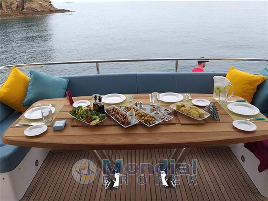 Sunseeker 86 yacht