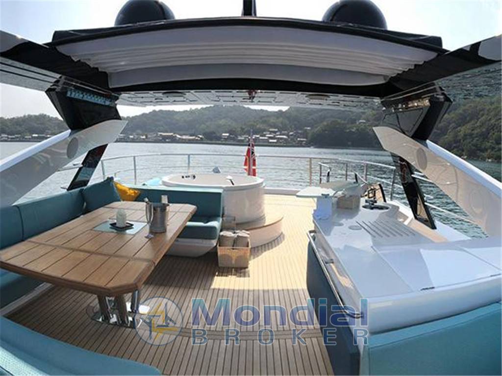 Sunseeker 86 yacht