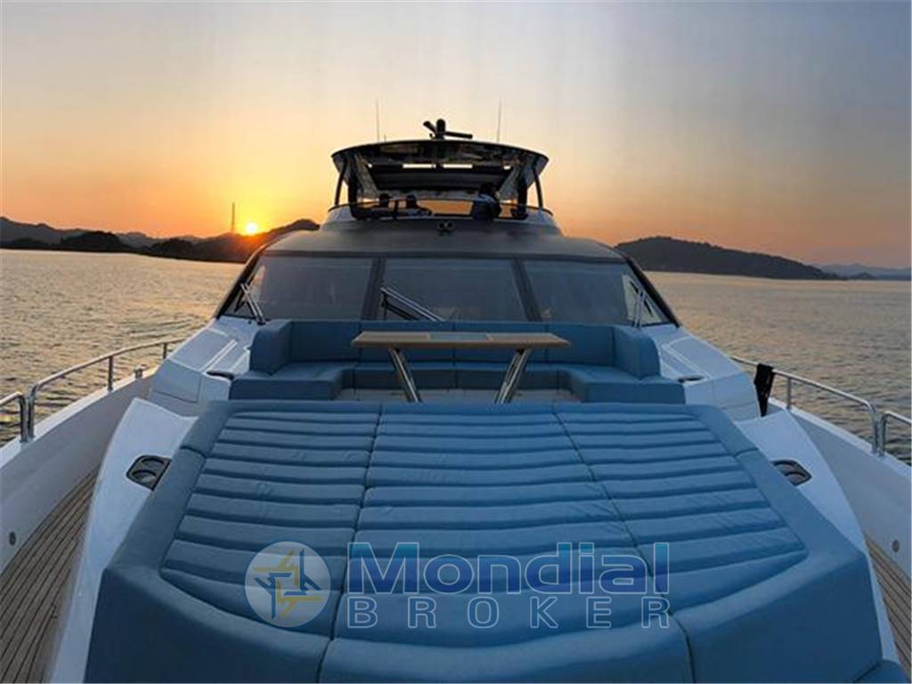 Sunseeker 86 yacht