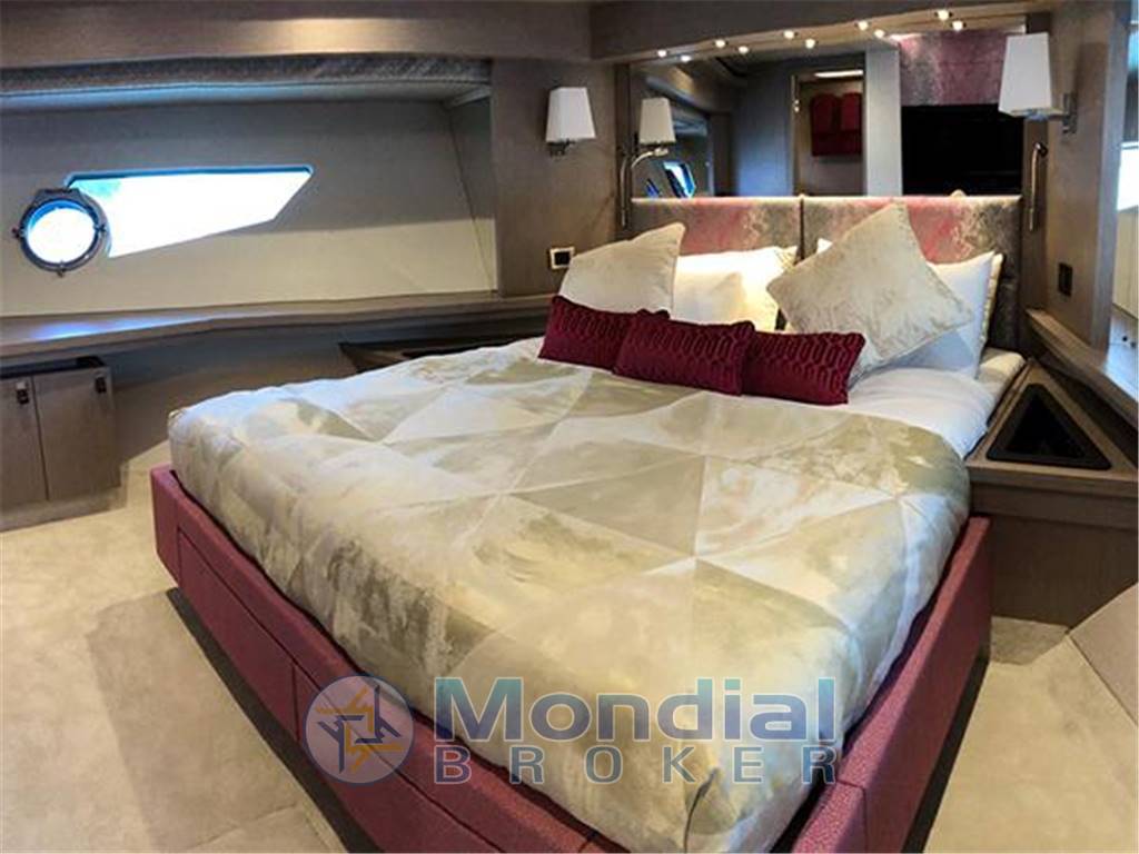 Sunseeker 86 yacht