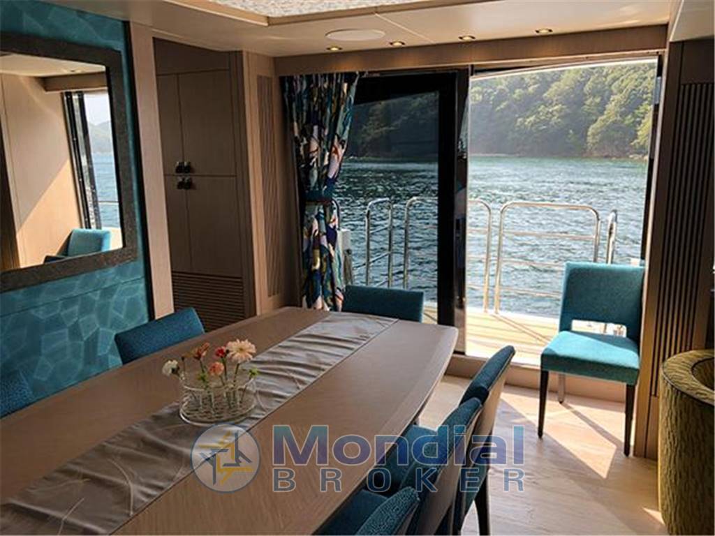 Sunseeker 86 yacht