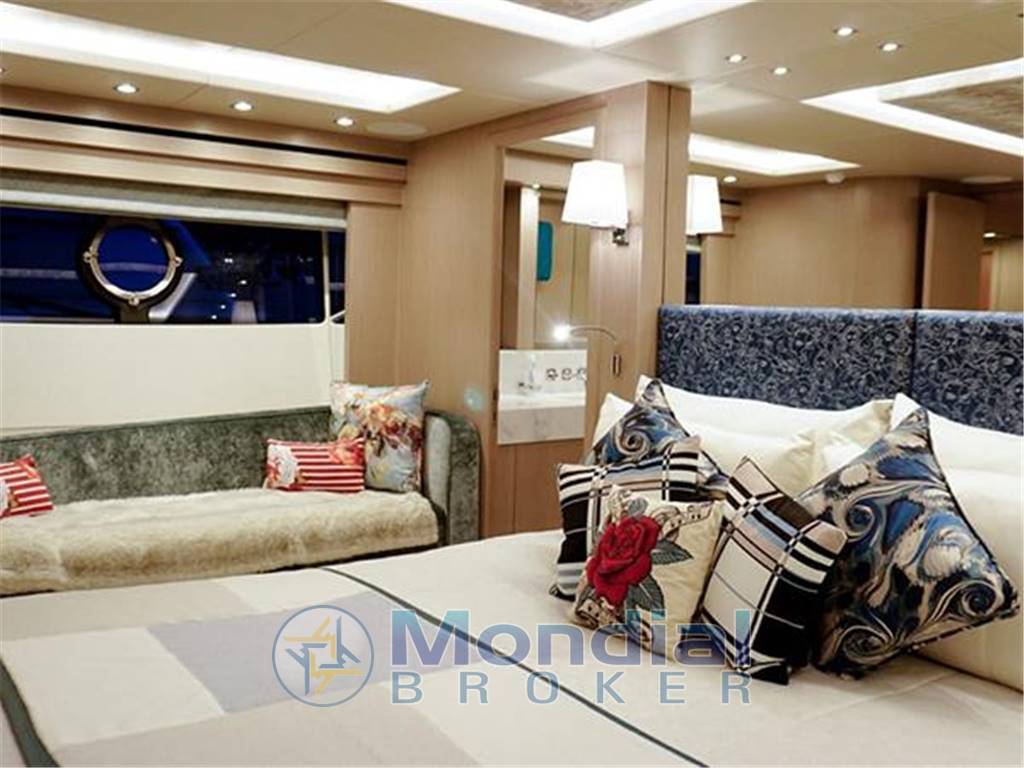 Sunseeker 86 yacht