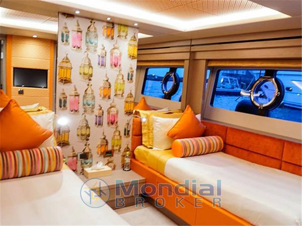 Sunseeker 86 yacht
